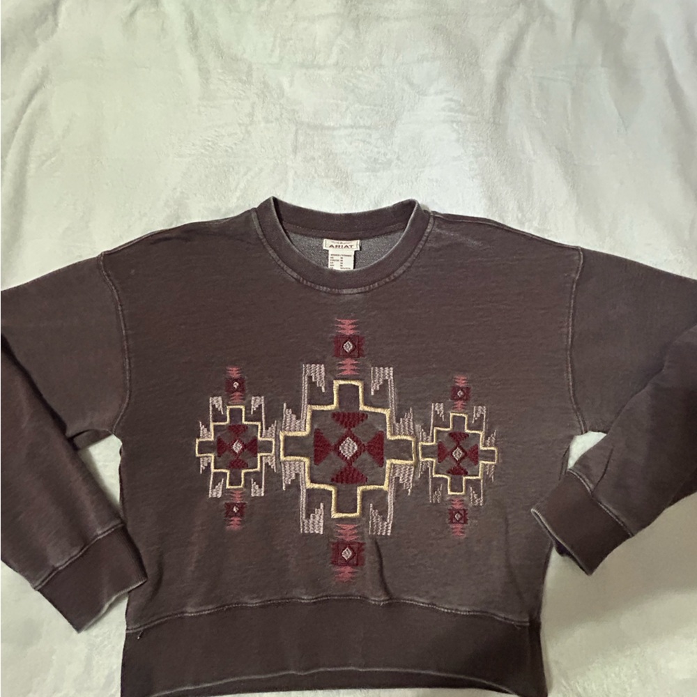 Ariat purple cropped long sleeve Crewneck with Southwestern Embroidery size M